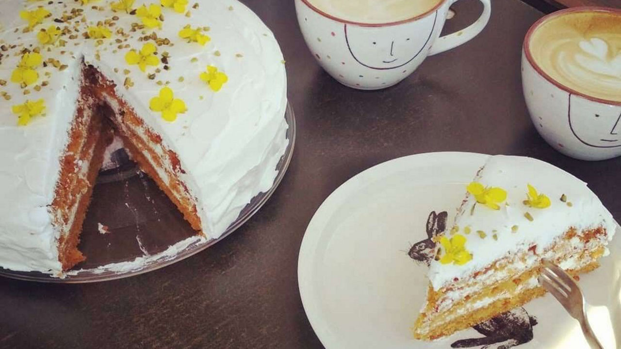 Leckerer und selbst gebackener Kuchen vom Team Green Temper Coffee.